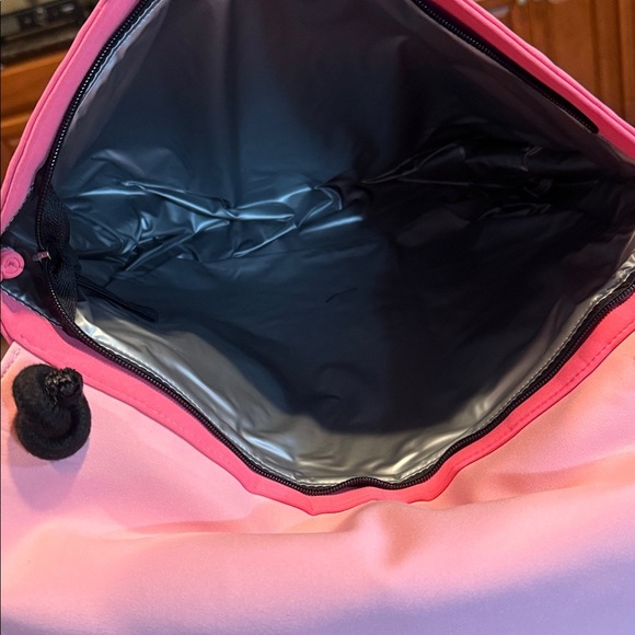 🎄 Christmas Sale 🎄 NWT! Limited Edition Insulated Tote VS Pink & Black Bag - Picture 7 of 8